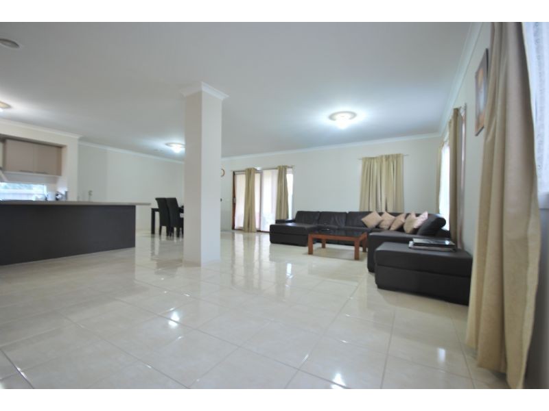 1 Bushranger Boulevard, Cranbourne East VIC 3977