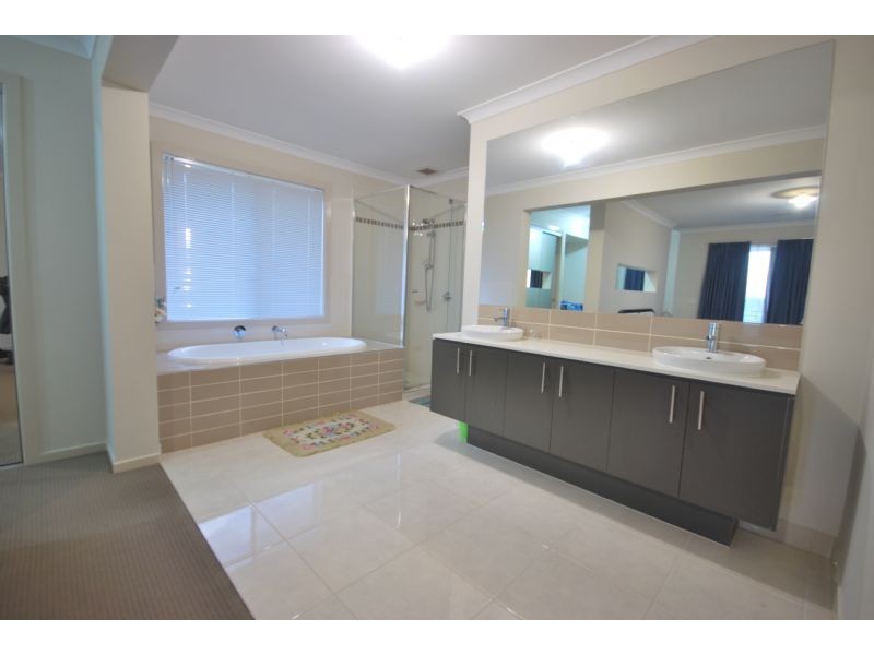 1 Bushranger Boulevard, Cranbourne East VIC 3977