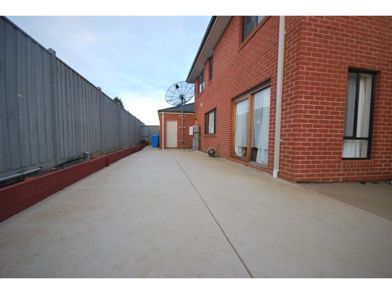 1 Bushranger Boulevard, Cranbourne East VIC 3977