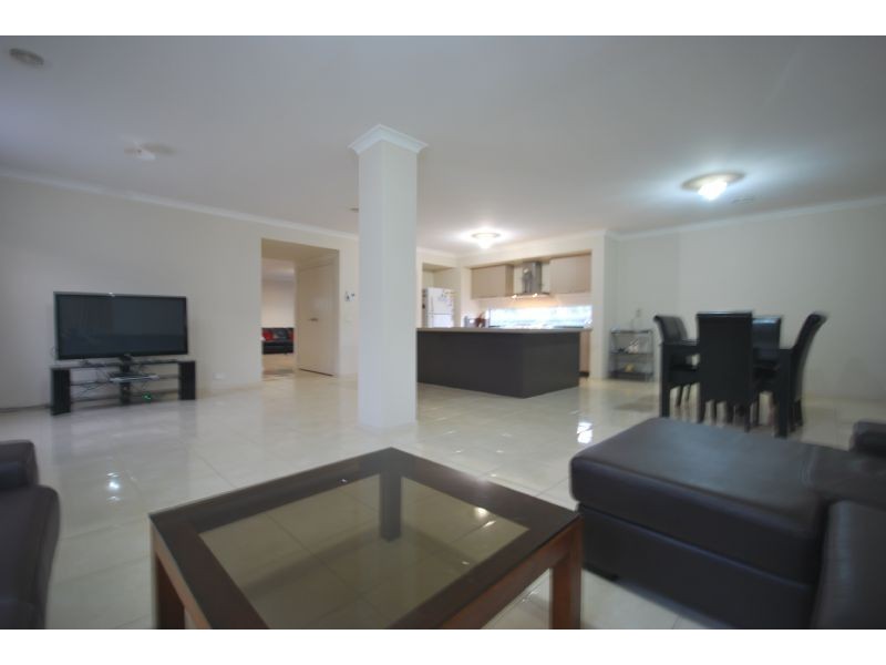 1 Bushranger Boulevard, Cranbourne East VIC 3977