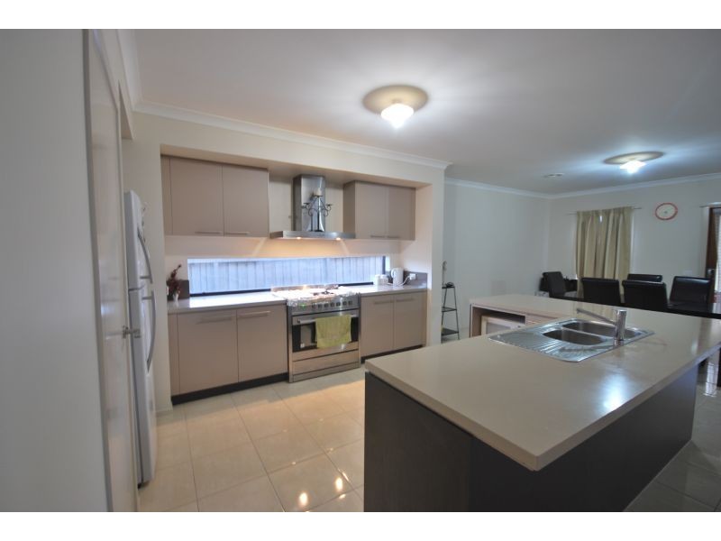 1 Bushranger Boulevard, Cranbourne East VIC 3977