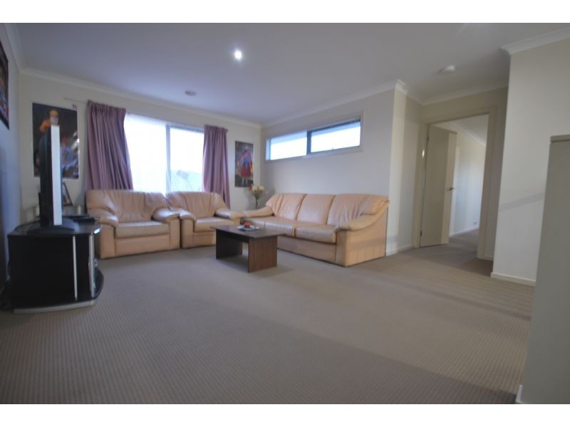 1 Bushranger Boulevard, Cranbourne East VIC 3977