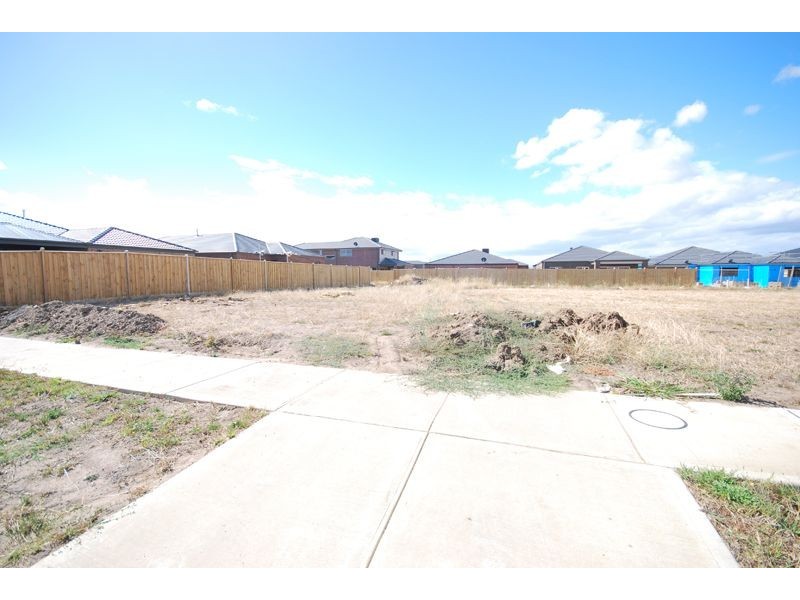 9 Ossa Crescent, Clyde VIC 3978