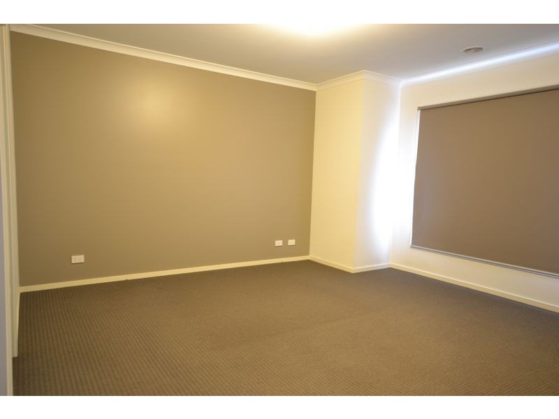 15 Datura Avenue, Cranbourne North VIC 3977