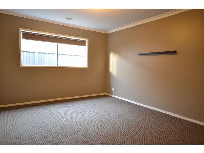 15 Datura Avenue, Cranbourne North VIC 3977