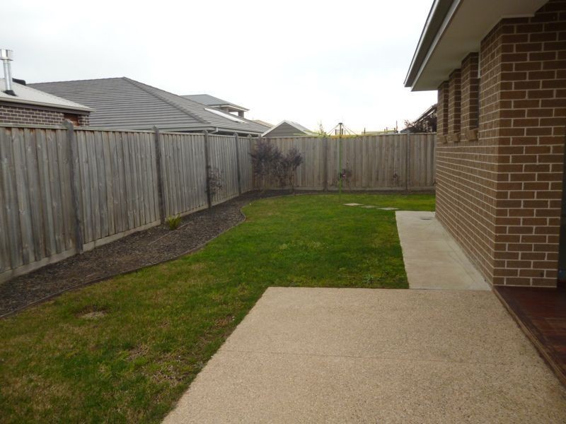 14 Peisley Crescent, Cranbourne East VIC 3977