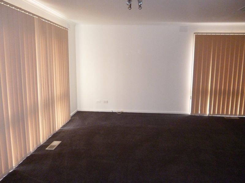 15 Hunter Court, Cranbourne North VIC 3977