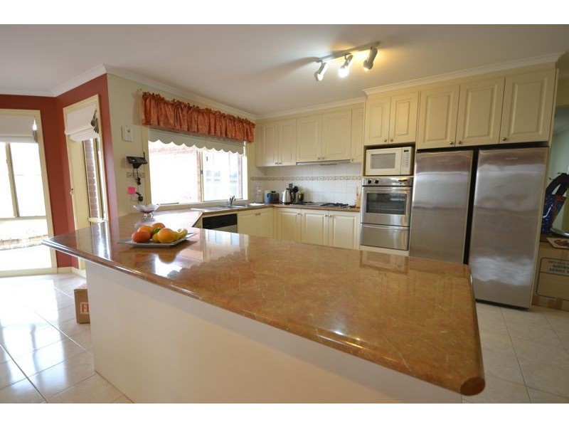 8 Charles Conder Place, Berwick VIC 3806