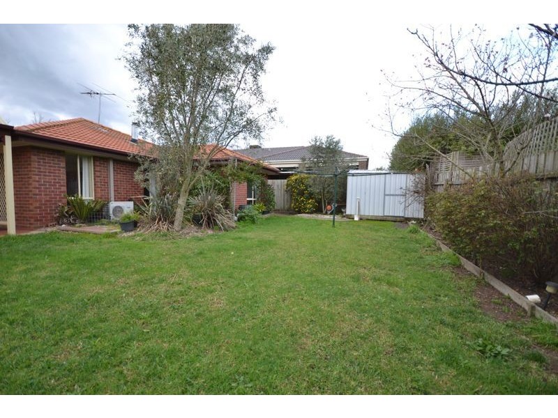 8 Charles Conder Place, Berwick VIC 3806