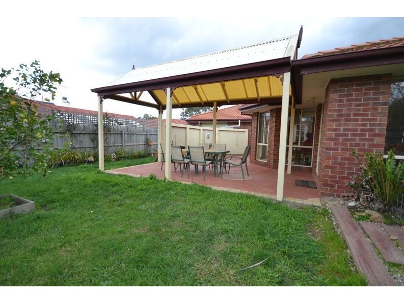8 Charles Conder Place, Berwick VIC 3806