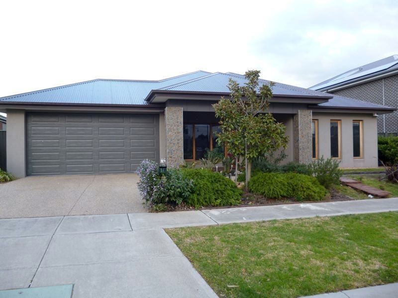 16 Kindred Avenue, Cranbourne North VIC 3977