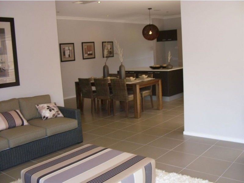 16 Kindred Avenue, Cranbourne North VIC 3977