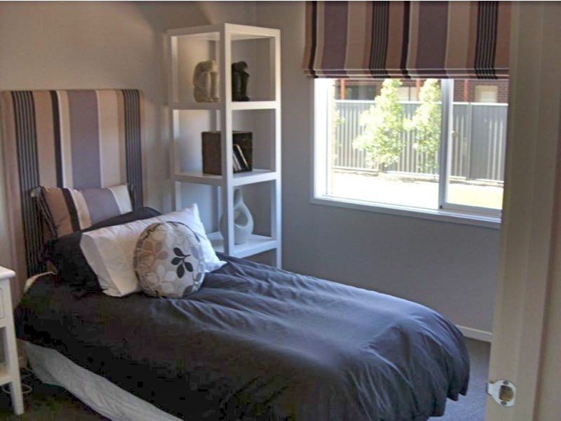 16 Kindred Avenue, Cranbourne North VIC 3977