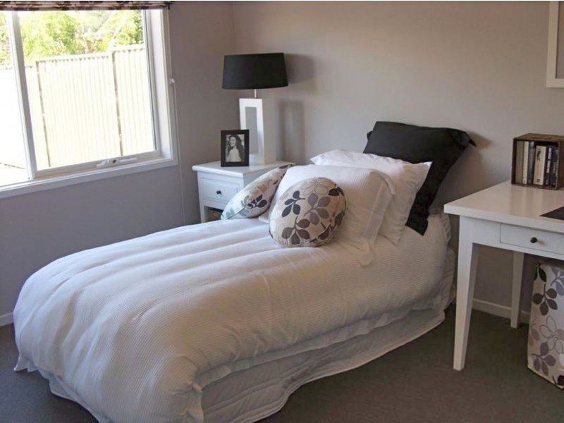 16 Kindred Avenue, Cranbourne North VIC 3977