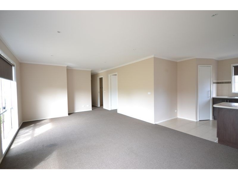 40 Jacinta Drive, Cranbourne West VIC 3977