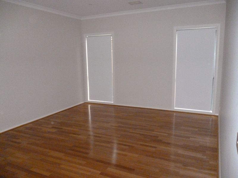 14 Peisley Crescent, Cranbourne East VIC 3977