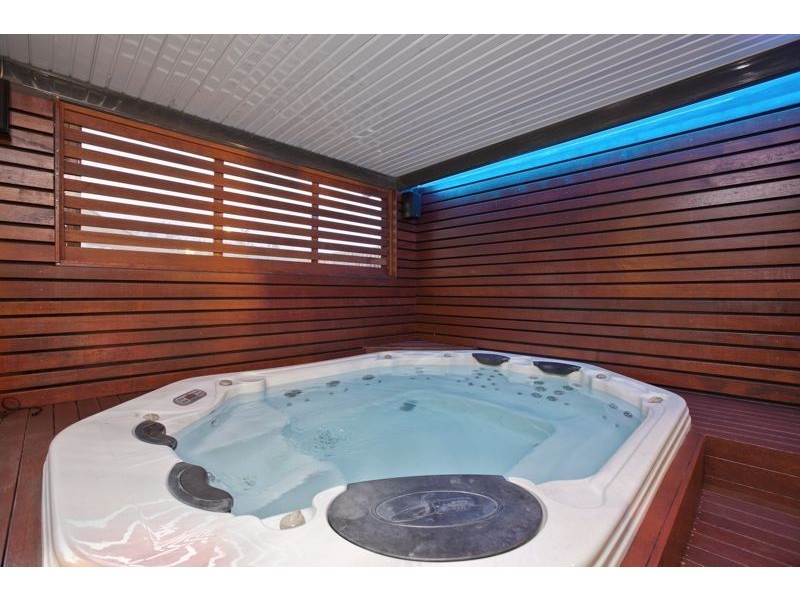 14 Cardiff Grove, Cranbourne East VIC 3977