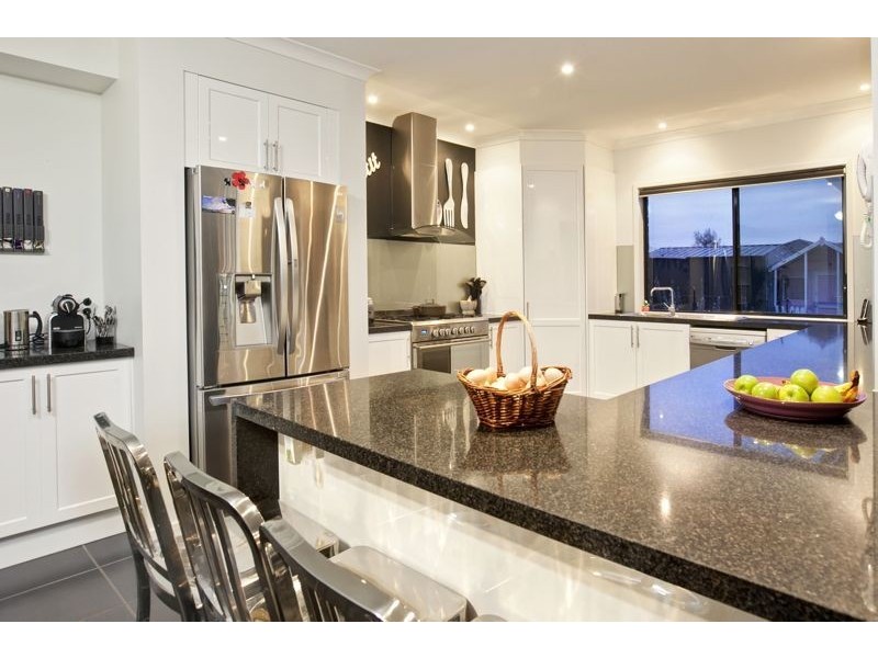 14 Cardiff Grove, Cranbourne East VIC 3977