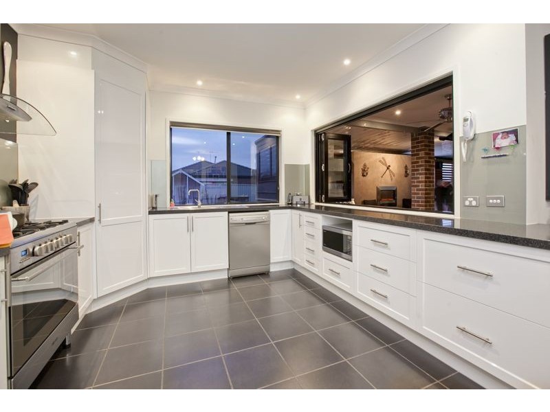 14 Cardiff Grove, Cranbourne East VIC 3977