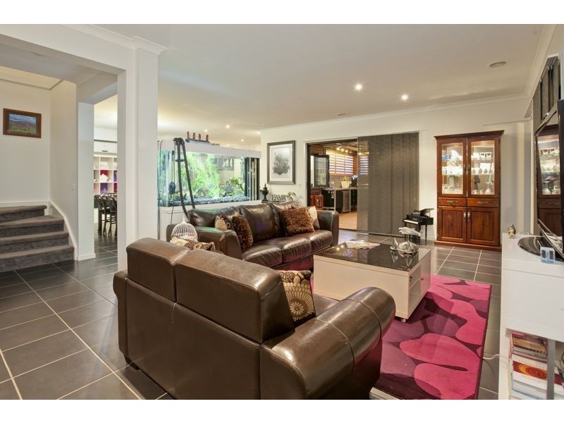 14 Cardiff Grove, Cranbourne East VIC 3977