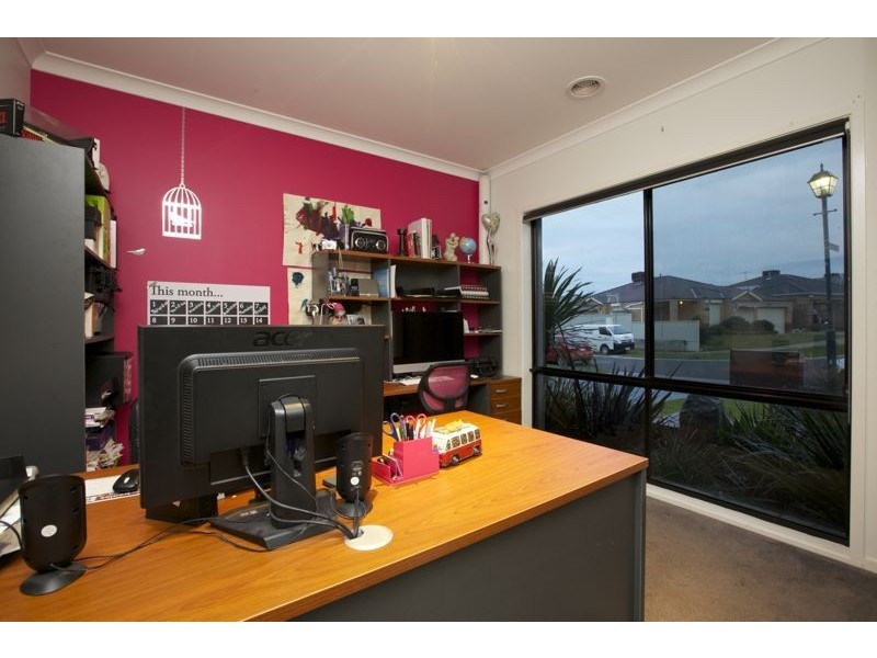 14 Cardiff Grove, Cranbourne East VIC 3977