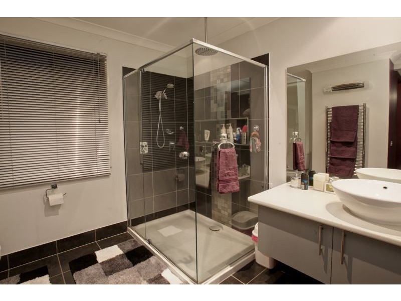 14 Cardiff Grove, Cranbourne East VIC 3977