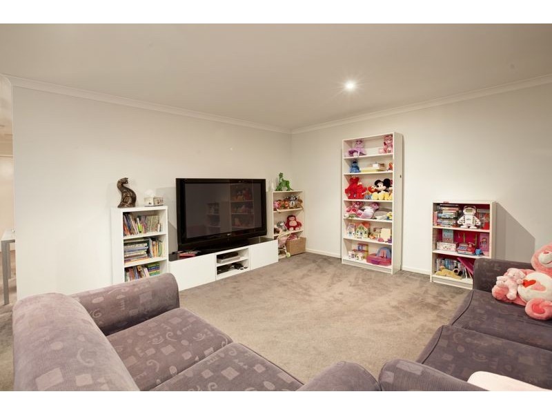 14 Cardiff Grove, Cranbourne East VIC 3977