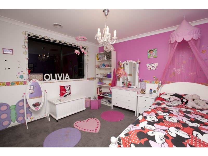 14 Cardiff Grove, Cranbourne East VIC 3977