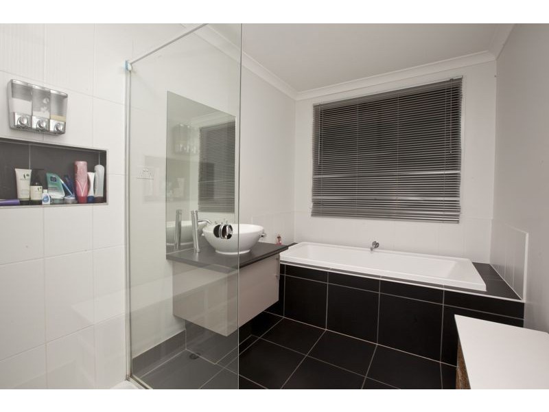 14 Cardiff Grove, Cranbourne East VIC 3977