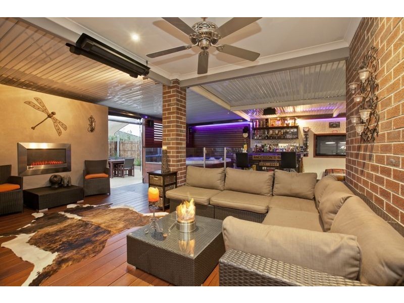 14 Cardiff Grove, Cranbourne East VIC 3977