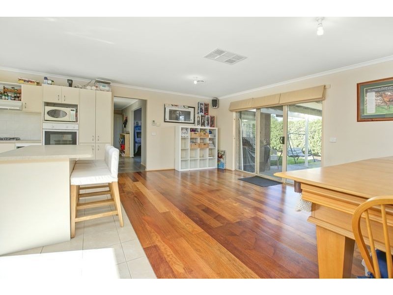 1 Staunton Walk, Cranbourne East VIC 3977