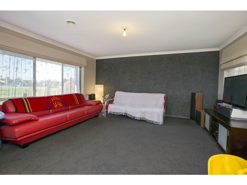 1 Staunton Walk, Cranbourne East VIC 3977