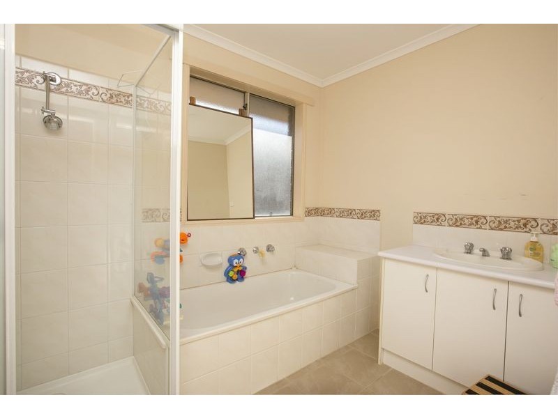 1 Staunton Walk, Cranbourne East VIC 3977