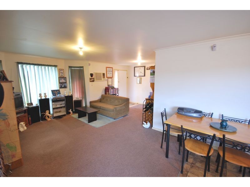 1/42 Navarre Drive, Cranbourne West VIC 3977