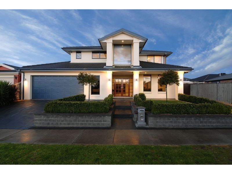 10 Tusmore Grove, Cranbourne North VIC 3977