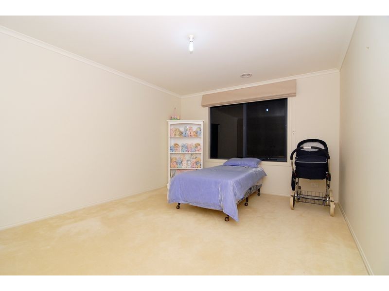 10 Tusmore Grove, Cranbourne North VIC 3977