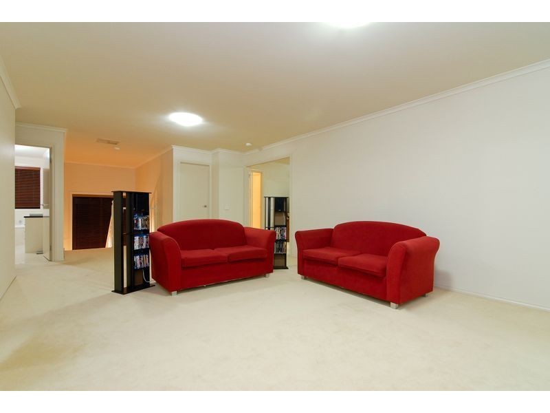 10 Tusmore Grove, Cranbourne North VIC 3977
