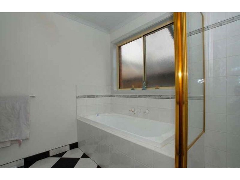 3 Calais Circuit, Cranbourne West VIC 3977