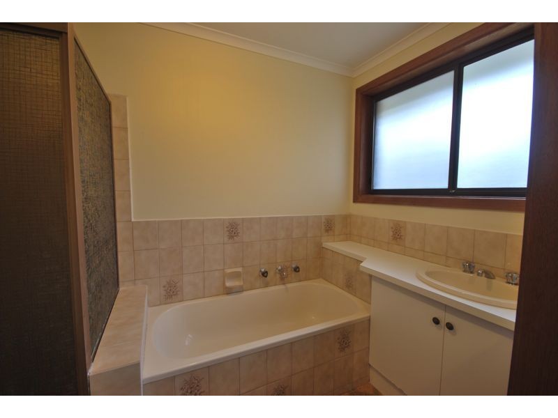 2/41 Lyall Street, Cranbourne VIC 3977