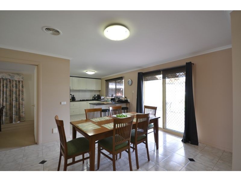 16 Wildwood Court, Cranbourne North VIC 3977