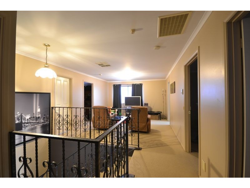 16 Wildwood Court, Cranbourne North VIC 3977