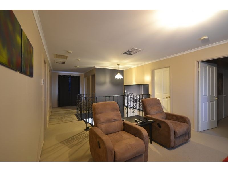 16 Wildwood Court, Cranbourne North VIC 3977