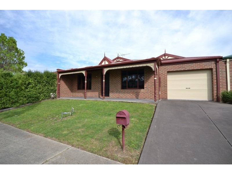 5 Horsham Drive, Cranbourne East VIC 3977