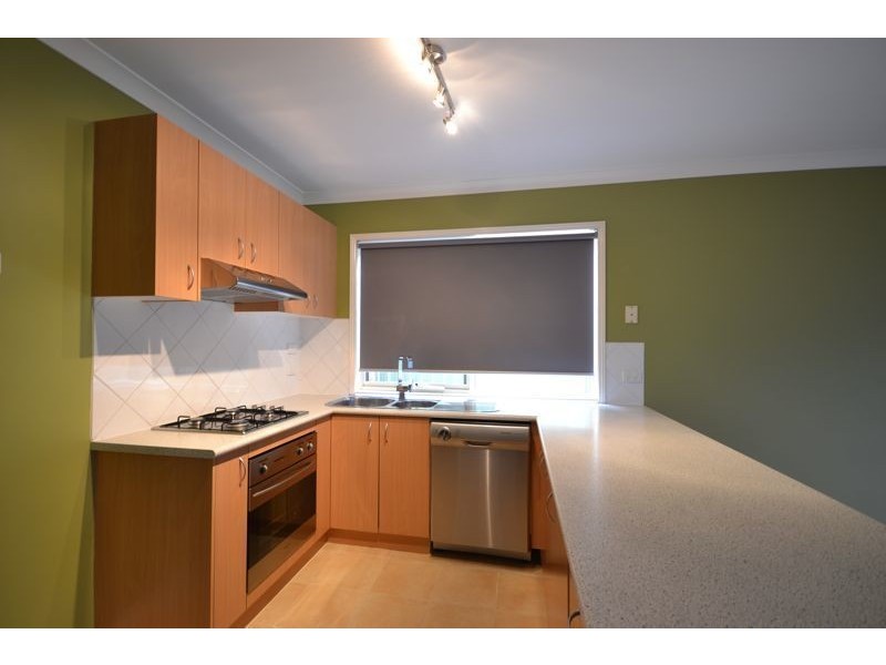 5 Horsham Drive, Cranbourne East VIC 3977