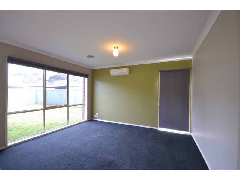 5 Horsham Drive, Cranbourne East VIC 3977