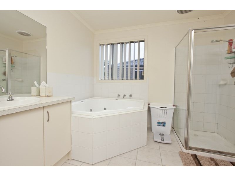 4 Elgin Mews, Cranbourne VIC 3977