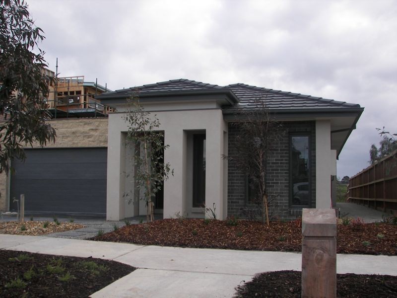 12 Waterhouse Way, Cranbourne South VIC 3977