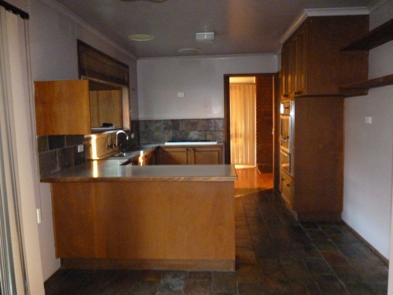 28 Hawdon Drive, Cranbourne VIC 3977