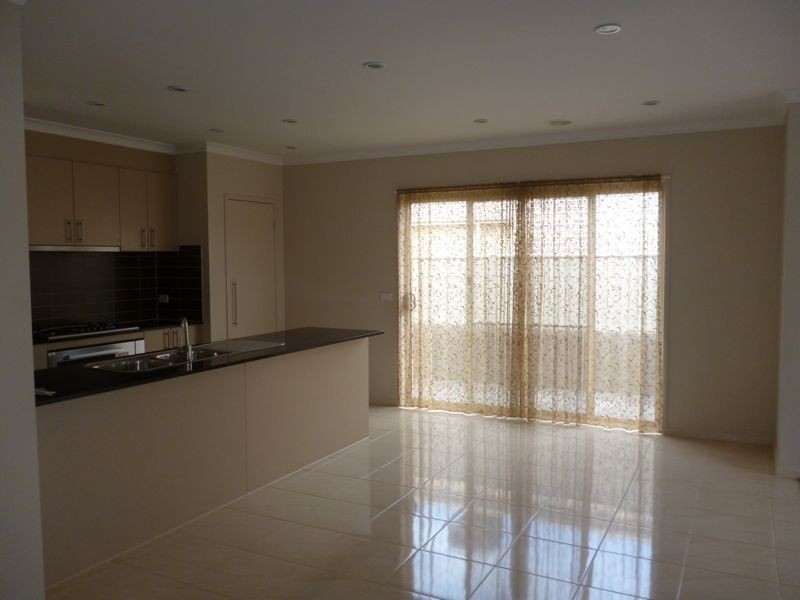 30 Kindred Avenue, Cranbourne VIC 3977