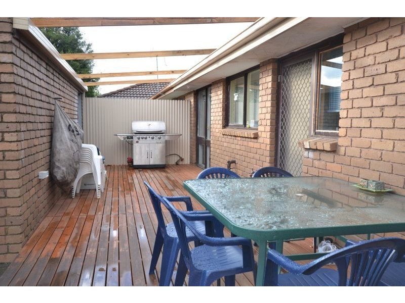 1/2 Fairfield Street, Cranbourne VIC 3977